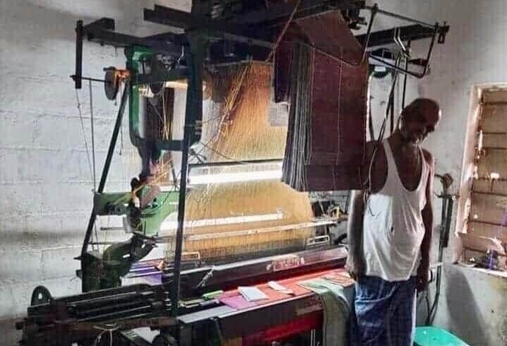 Picture of a weaver suicide from South India that was wrogly circulated on social media as Varanasi incident 