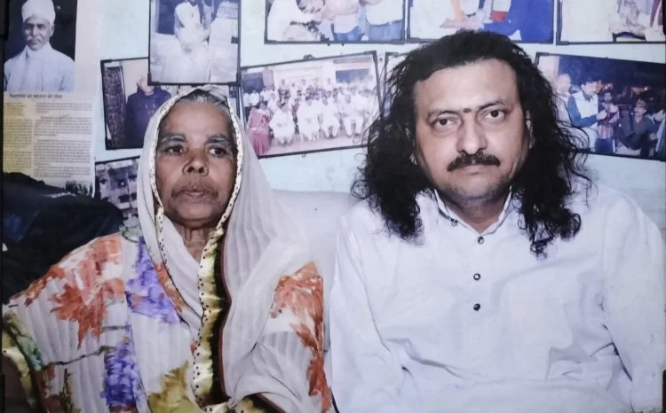 Hirawati Devi and her legal counsel in Sikraura case