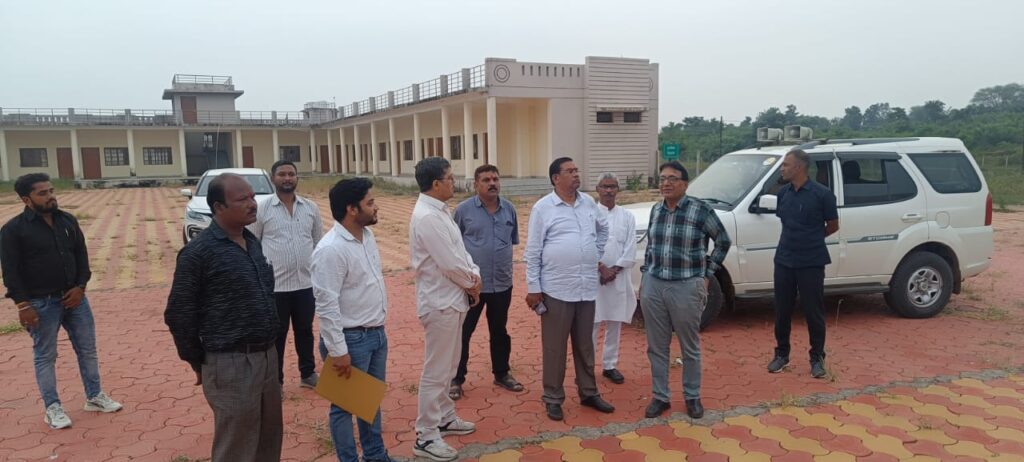 Mandla MP Faggan Singh Kulaste visiting rehabilitation colony of Nuclear Plant affected sites in mandla 