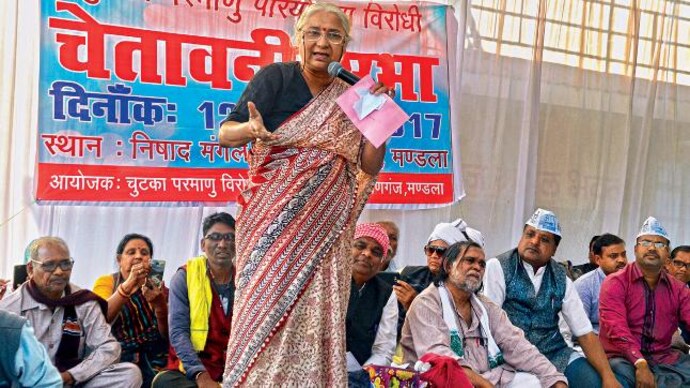 Meeting against Chutka Nuclear Power Plant, 2017 as Medha Patkar speaks