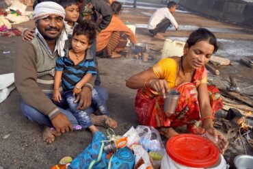 Rajendra Shinde of Jalgaon district of Maharashtra and his wife Sonali, are landless labourers. With their kids and other families, they had come to Delhi due to the drought back home, Courtesy PARI