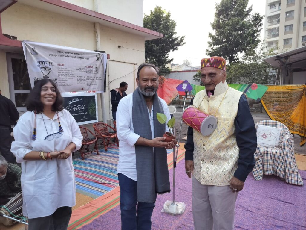 Dr. Radhika Tikkoo and Dinesh Bhai Desai with Vineet Tiwari in Gujarat