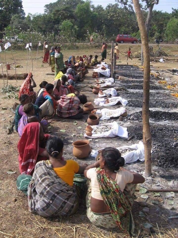 Collective rites of tribals killed in Kalinganagar
