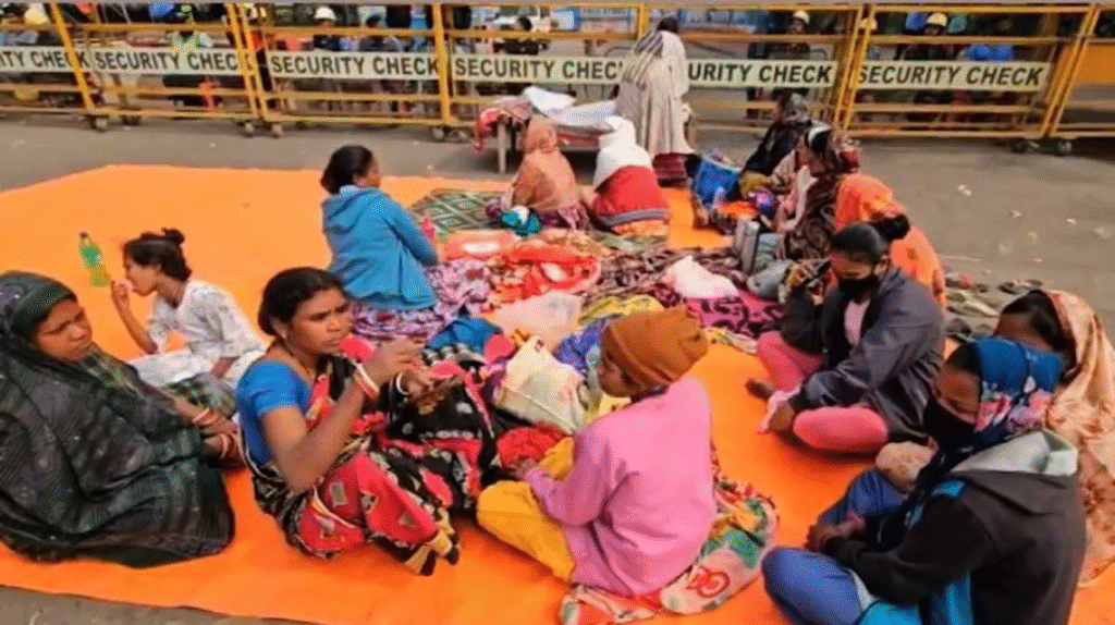 Tribal women protest on Kalinganagar with a corpse for compensation, December 2025