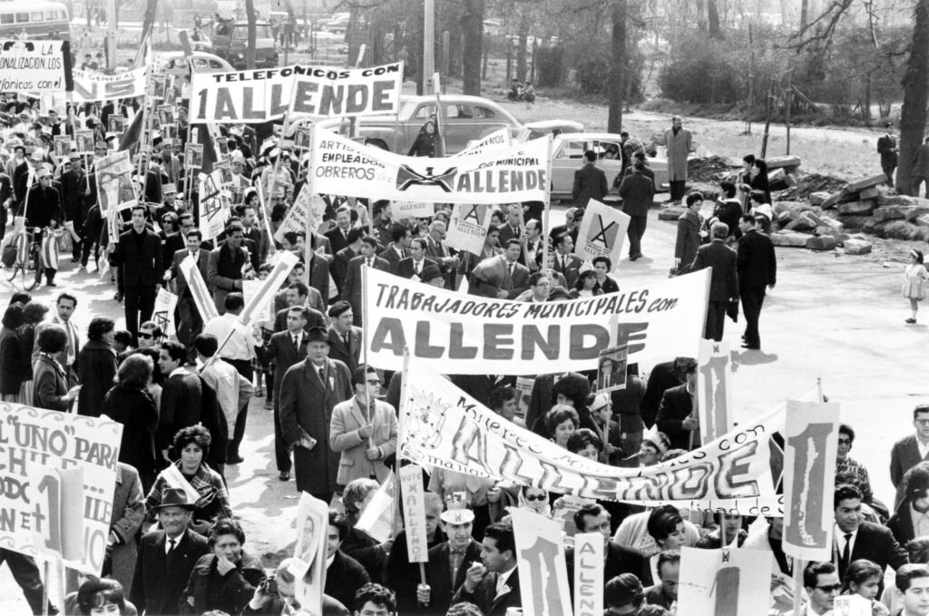 Chilean workers marching in support of Allende in 1964